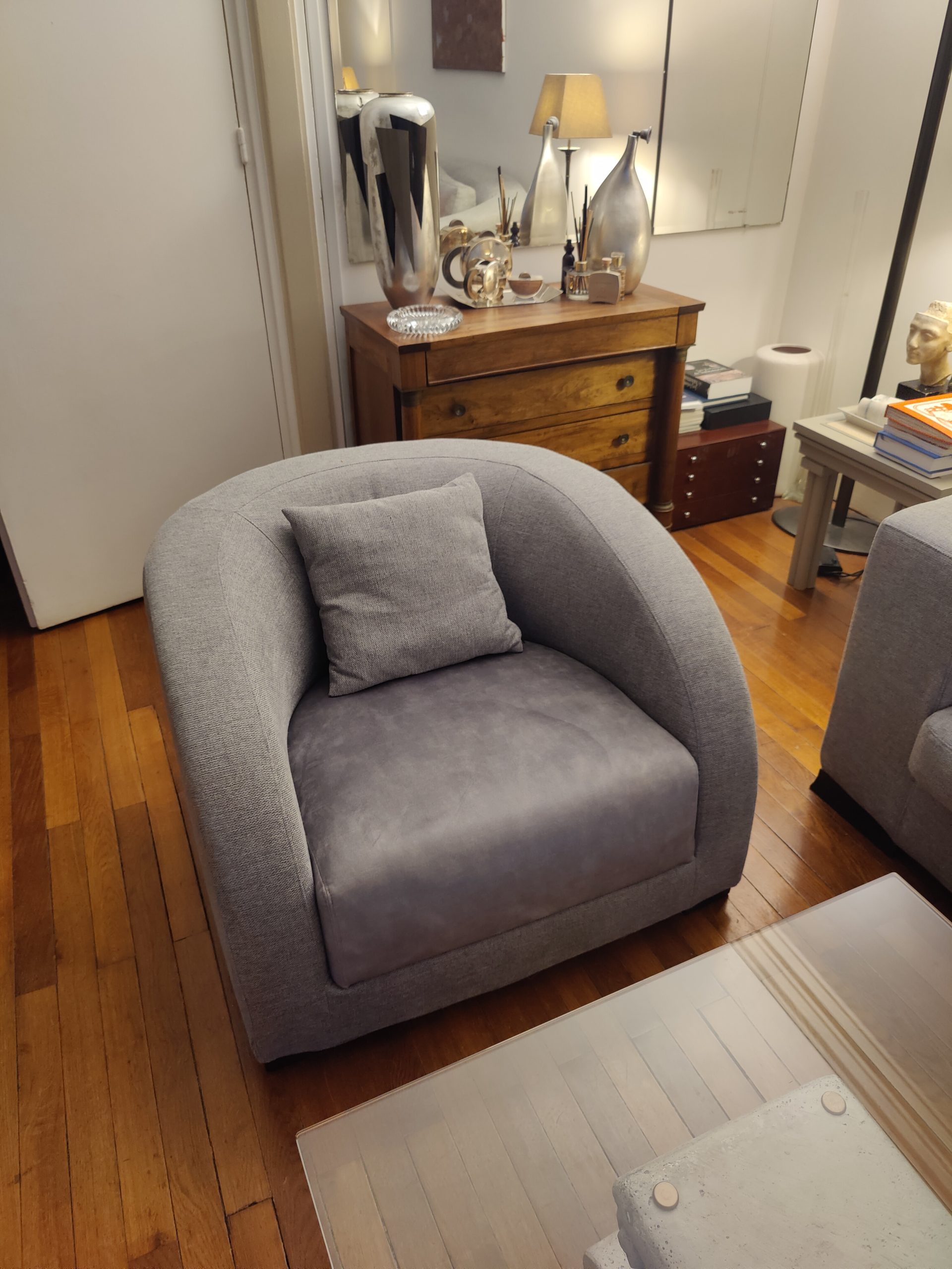 Gallery item name
